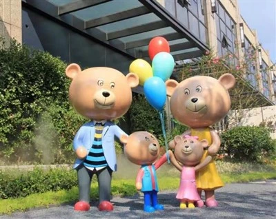 Скулптурата на семейната смола Bear